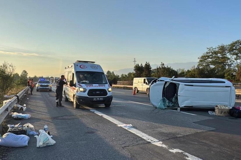 Anadolu Otoyolu'nda devrilen otomobildeki 6 kişi yaralandı