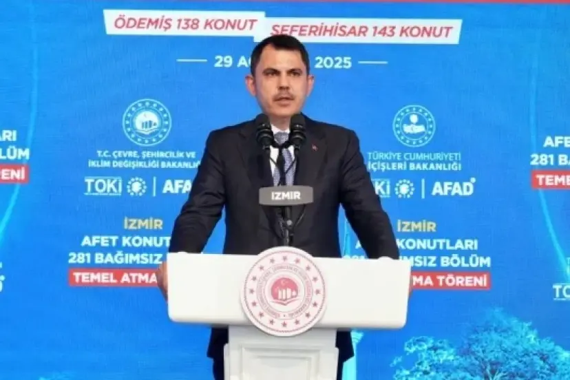 Bakan Kurum İzmir'de: Deprem konutları da bitecek yangın bölgesindeki evler de zamanında teslim edilecek