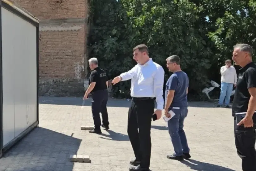 Balıkesir Sındırgı'da depremden etkilenen esnaf için konteyner çarşı kurulacak