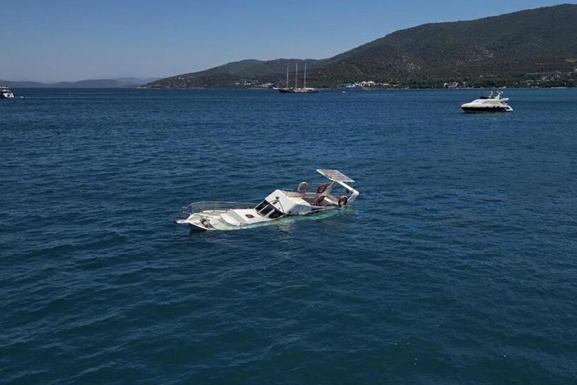 Bodrum'da 10 metrelik tekne battı