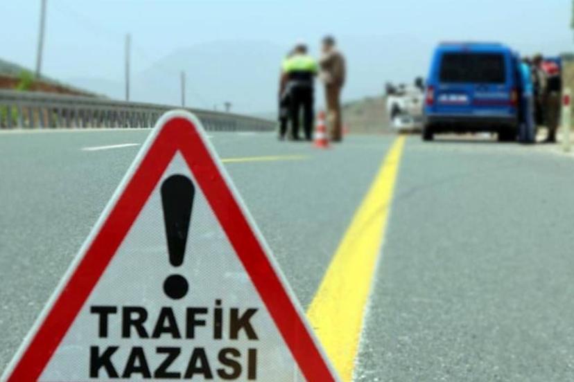 Denizli'de minibüs ile otomobil çarpıştı: 1 ölü