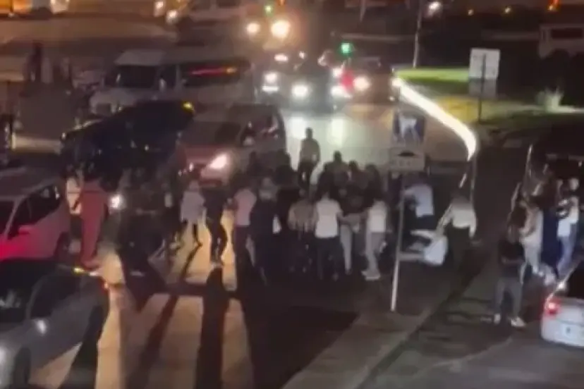 Esenyurt'ta düğün çıkışı taraflar birbirine girdi