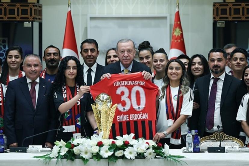 Gençler ve kadınlar