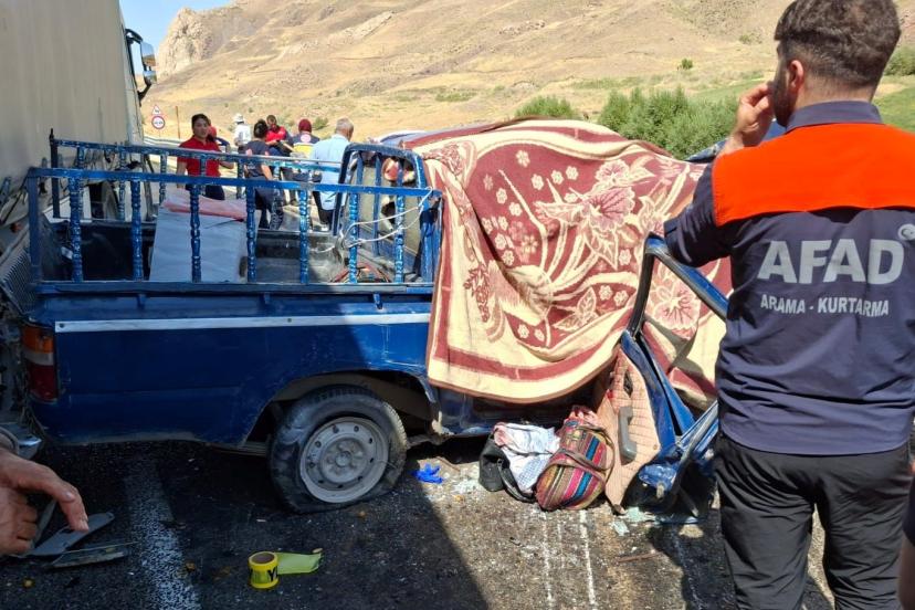 Hakkari'de katliam gibi kaza: 4 ölü, 2 yaralı