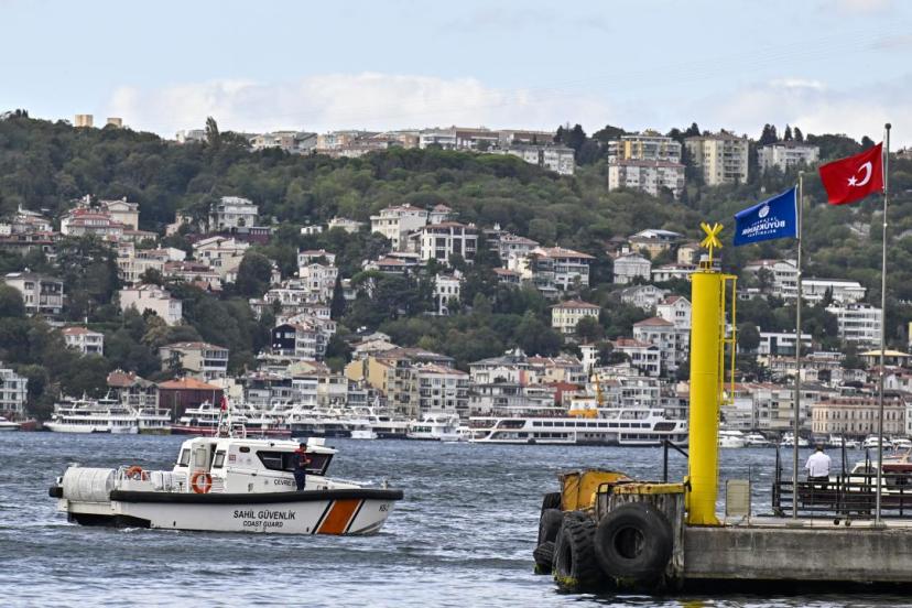 İstanbul Boğazı'nda kaybolan Rus yüzücüyü arama çalışmaları sürüyor