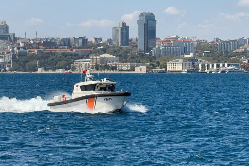 İstanbul Boğazı'nda kaybolan Rus yüzücüyü arama çalışmaları sürüyor