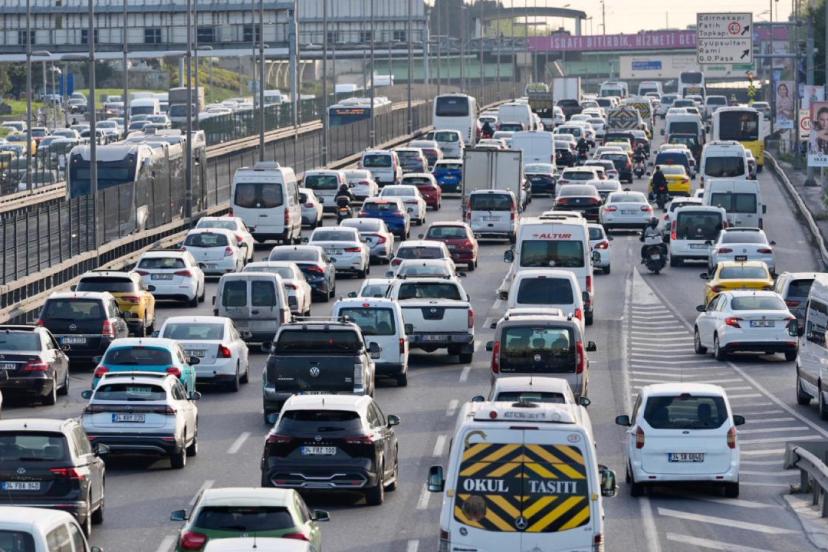 İstanbul'da bazı yollar trafiğe kapatıldı