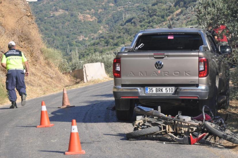 İzmir'de pikapla motosiklet çarpıştı: 1 ölü