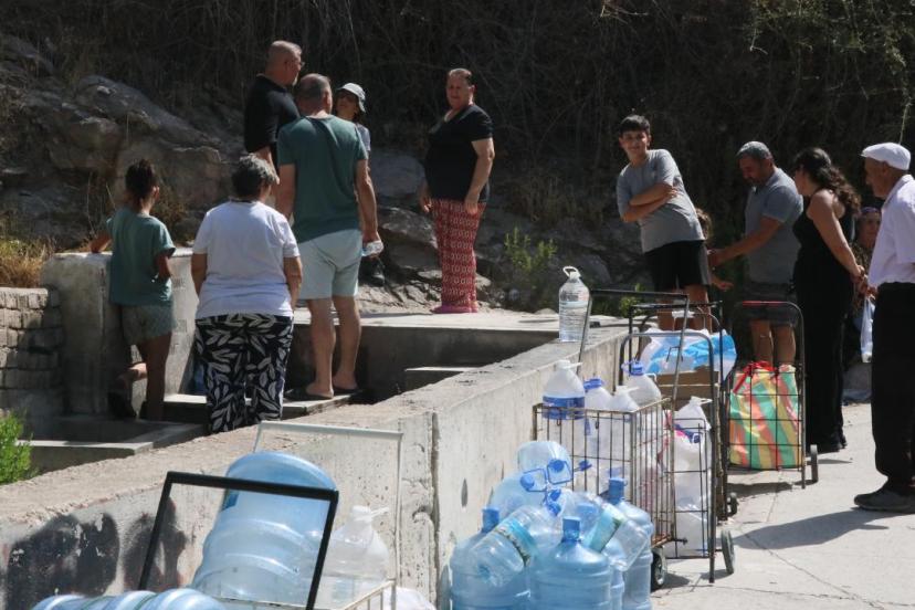 İzmir'de su krizi: Çeşmelerde kuyruk oluştu