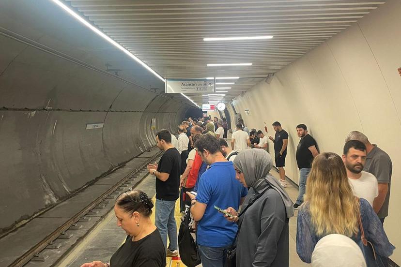 M3 BakırköyKayaşehir Metro Hattı'nda teknik arıza