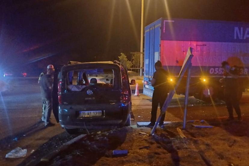 Manisa'da kamyonla hafif ticari aracın çarpıştı: Bir ölü
