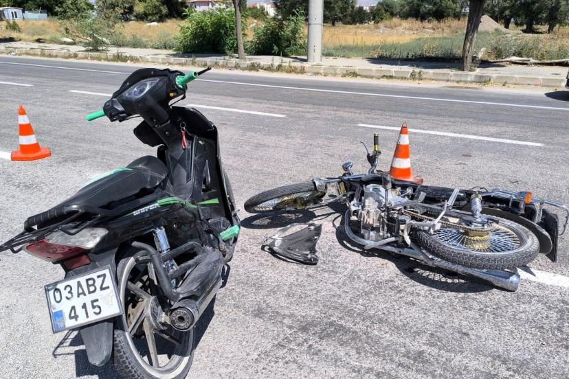 Motosikletlerin çarpıştığı kazada sürücüler yaralandı