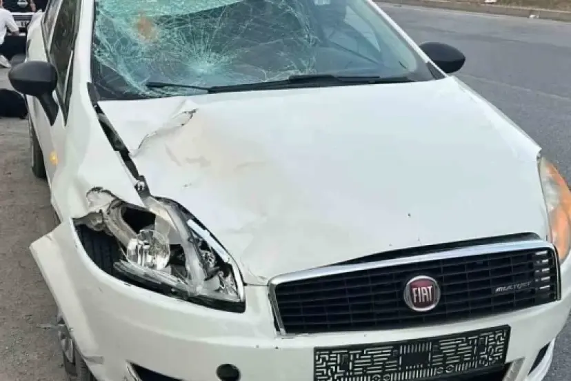 Otomobille çarpışan motosikletteki kadın hayatını kaybetti