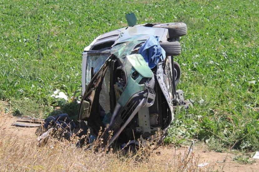 Ticari araç devrildi, 5 kişi yaralandı