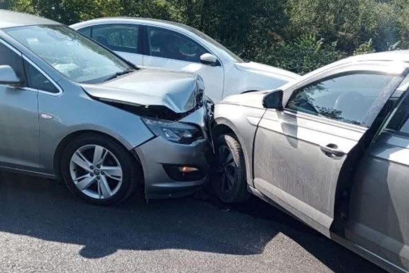 Zonguldak'ta iki otomobil kafa kafaya çarpıştı