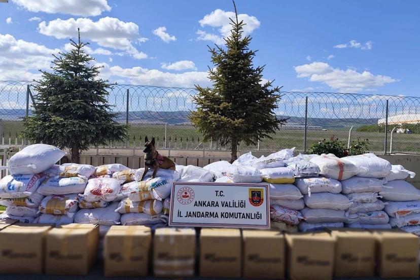 Ankarada şüpheli tırlardan 6,1 ton kaçak tütün ele geçirildi