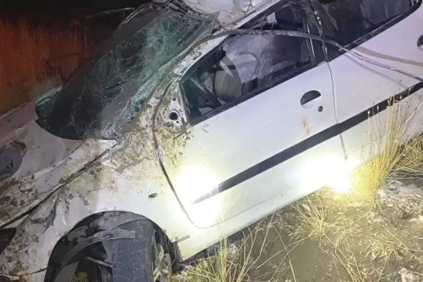 Domaniç’te takla atan otomobilde 3 kişi yaralandı