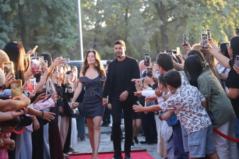 Eşini aldattığı iddia ediliyordu! Berk Oktay'dan yıldönümü paylaşımı