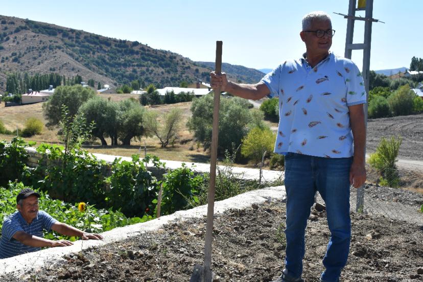 Eski manken Engin Koç, köyünde sakin bir hayatı tercih etti