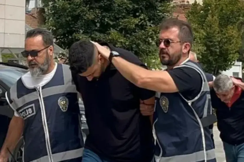 Eskişehir'de ambulansı kovalayan baba-oğul tutuklandı