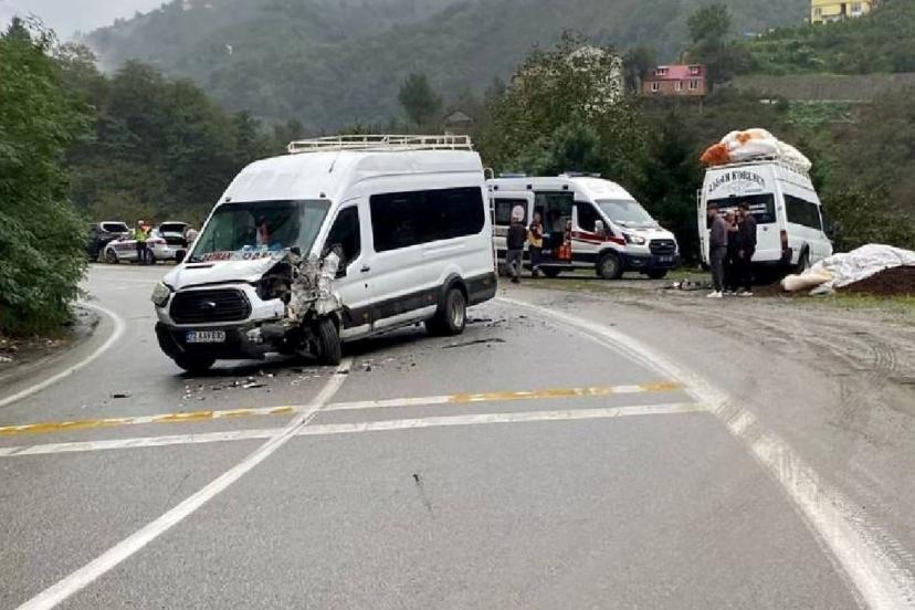 Giresun'da 2 minibüs çarpıştı, 10 tarım işçisi yaralandı