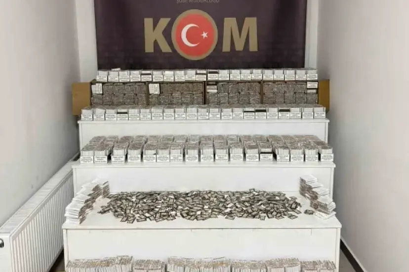Gölcük’te bin 912 bandrol ile 206 bin 300 makaron ele geçirildi