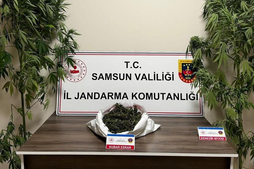 Jandarma 3 kilo 237 gram esrar ele geçirdi