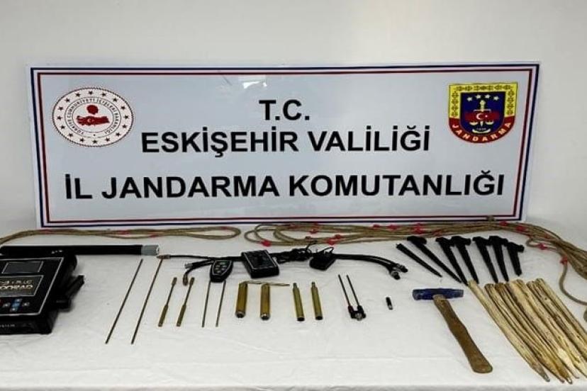 Kaçak kazı yapan 5 şüpheliye jandarmadan suçüstü
