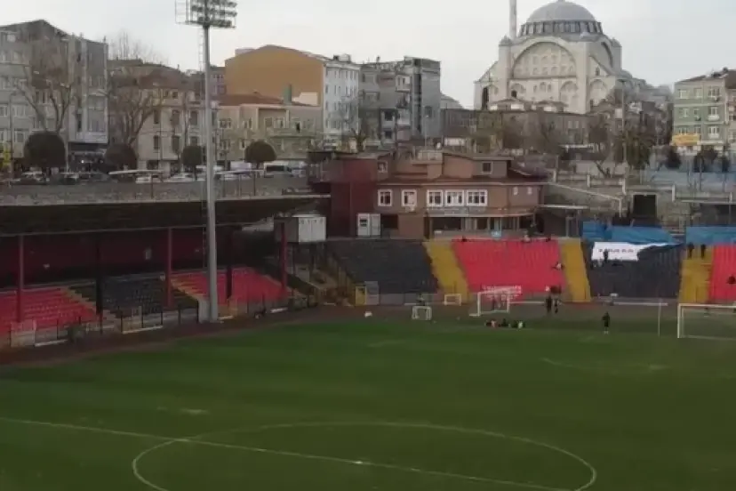 Karagümrük Stadı yenileniyor