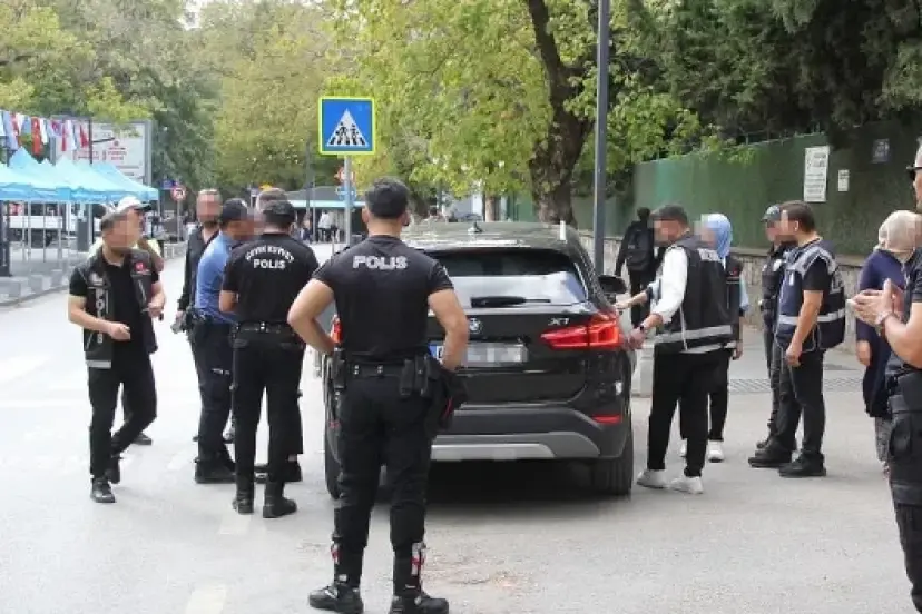 Kocaeli’de okul çevrelerinde dev narkotik denetimi: Yüzlerce polis sahaya indi