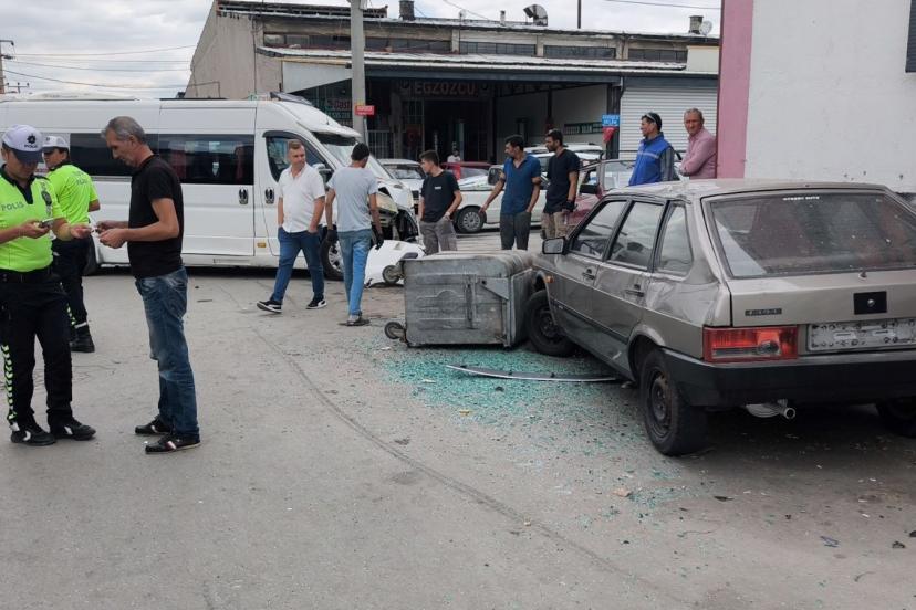 Kütahya'da servis minibüsü ile öğrenci servisi çarpıştı: Yaralılar var