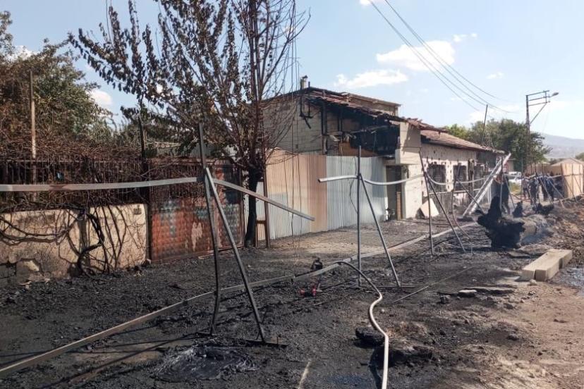 Malatya'da şantiyedeki yangın evlere sıçradı