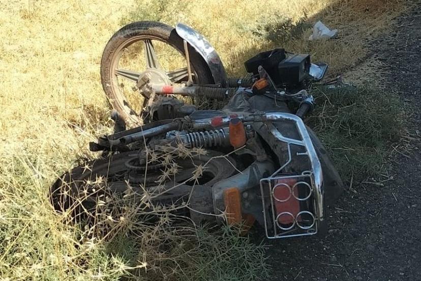 Mardin'de motosiklet ile hafif ticari araç çarpıştı: Yaralılar var