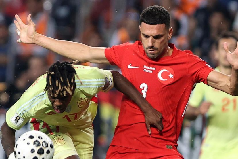 Merih Demiral'dan sitem: "En üzüldüğüm maçlardan biri, kart bile görmedik!"