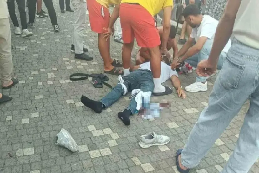 Motosikletli şahıslardan caddede infaz girişimi: Yaralılar arasında turist de var