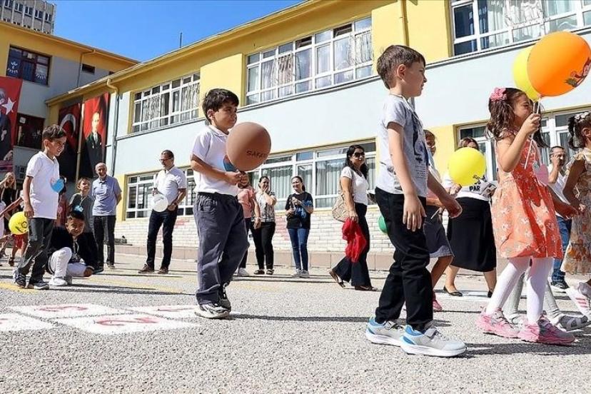 Okullar yarın açılıyor