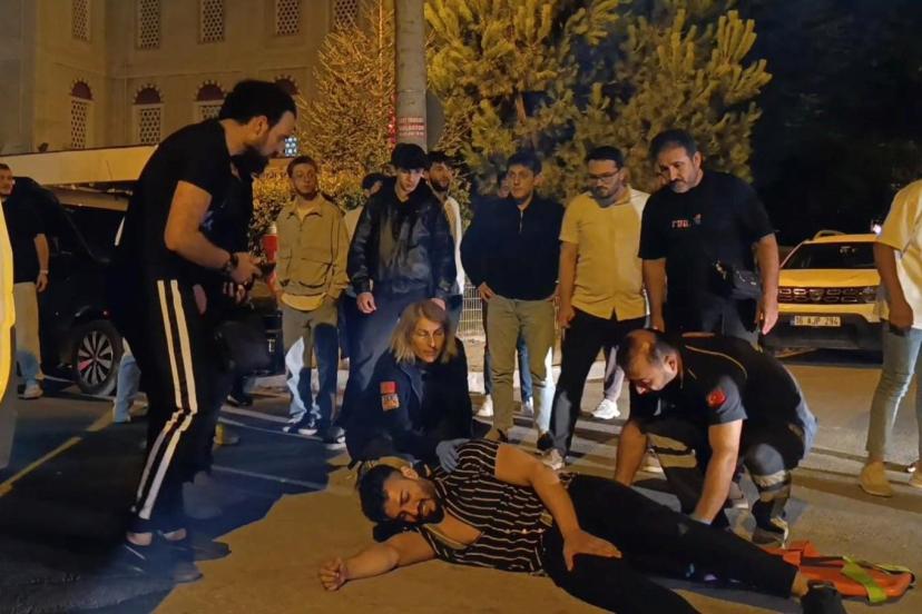 Otomobille elektrikli bisiklet çarpıştı: Bisiklet sürücüsü ağır yaralandı