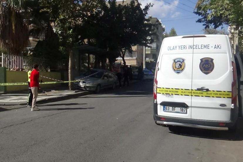 Şanlıurfa'da otomobil durakta bekleyenlere çarptı: 1 öğrenci öldü
