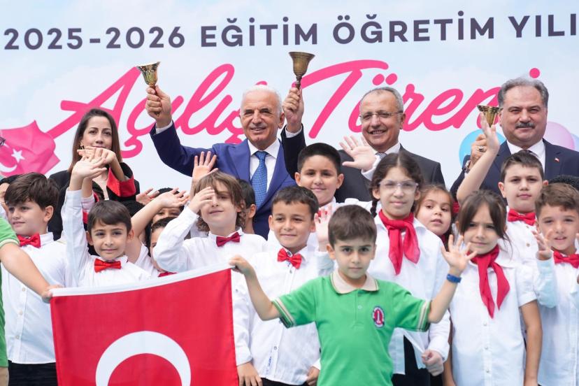 ÜMRANİYE’DE İLK DERS ZİLİNİ BAŞKAN İSMET YILDIRIM ÇALDI