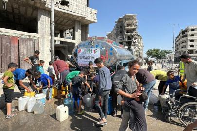 İHH, GAZZE’DE ENKAZ TEMİZLİĞİ VE SU DAĞITIM ÇALIŞMALARINI SÜRDÜRÜYOR