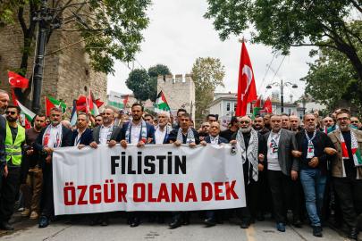 İSTANBUL'DA YÜZ BİNLER GAZZE İÇİN YÜRÜDÜ